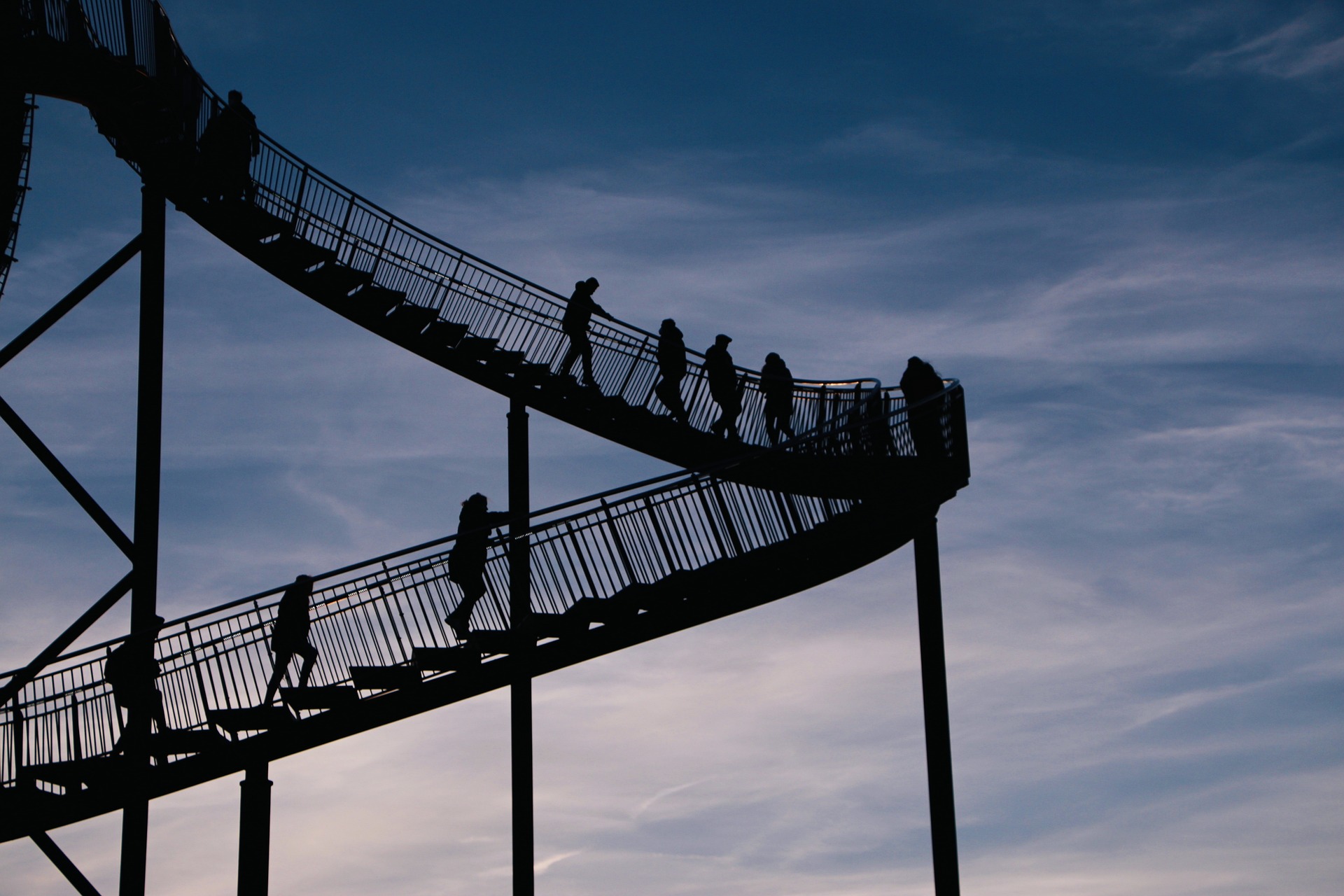 Fundamenty nowoczesnego budownictwa: rola i zastosowanie stali