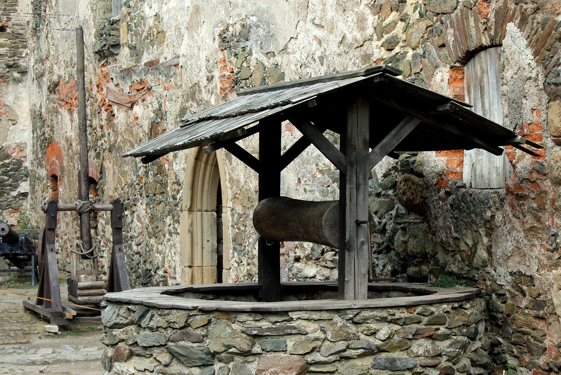 Budowa i funkcja obudowy w studni głębinowej