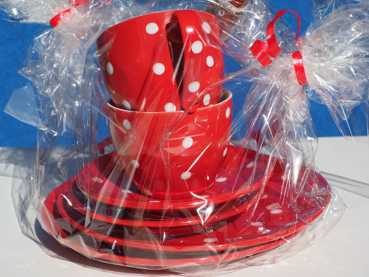 Nowoczesne rozwiązania w pakowaniu: jak wybrać odpowiednie opakowanie foliowe?